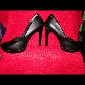 Sexy black high heels EUC
